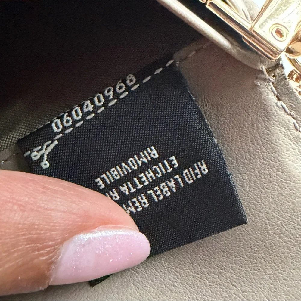 Fendi wallet on chain - Picture 10 of 12